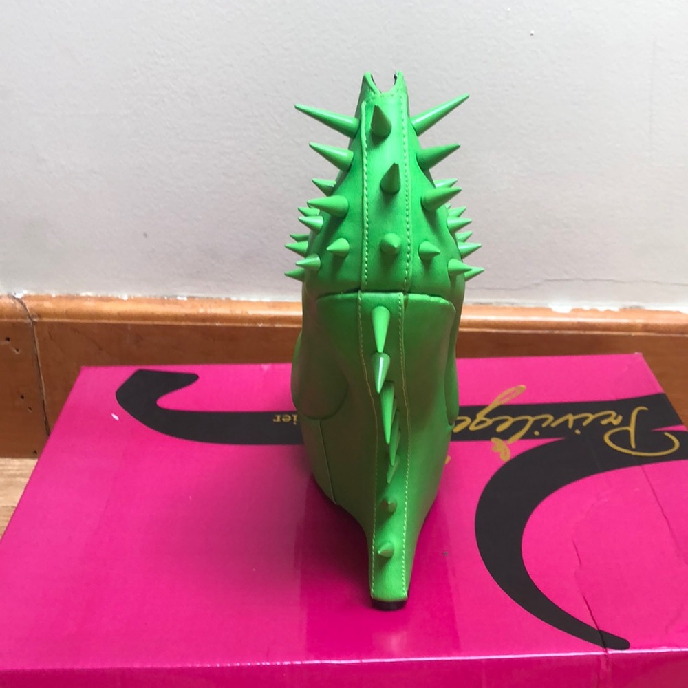 Privileged Green Spiked Wedges - Picture 3 of 7